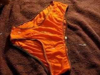 Panty cum - mutandine arancioni del vicino