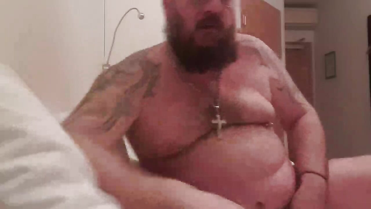 Lederbikerhn while jerking off
