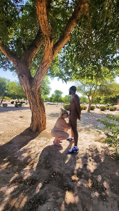 Thick BBW wife public nude blowjob! BadBlondieMonroe