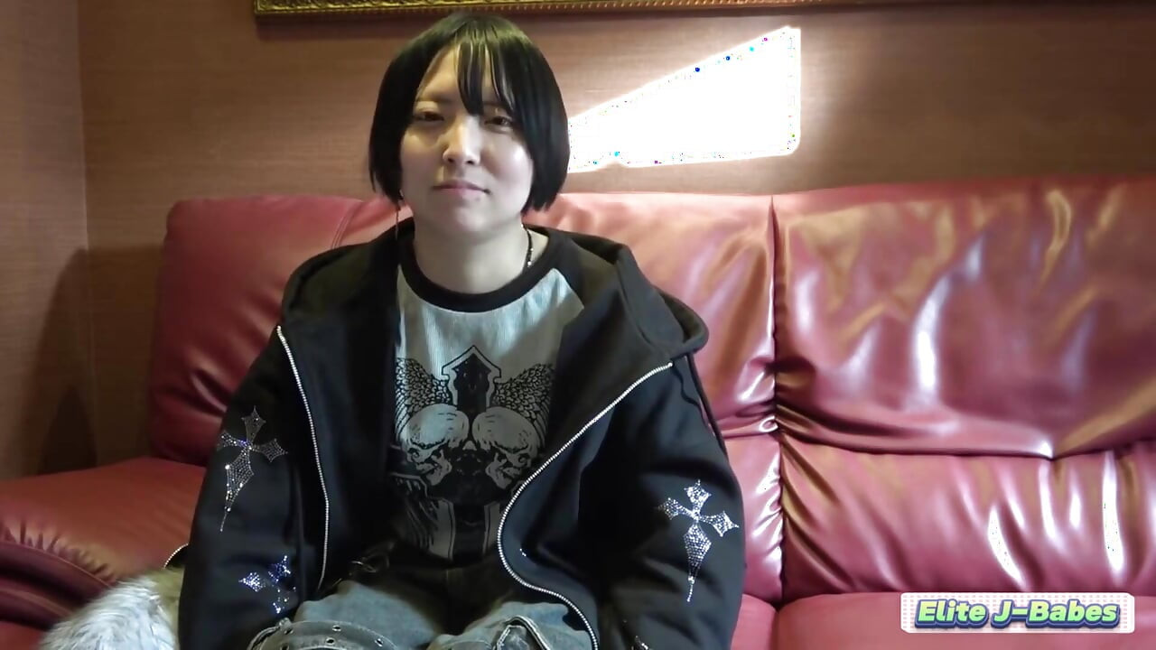 Boyish Beauty Claims No Interest yet Quietly Steps Forward Revealing Unexpected Confidence