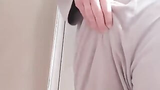 Čuješ zvuk mog drkanja po mom tvrdom, natečenom kurcu