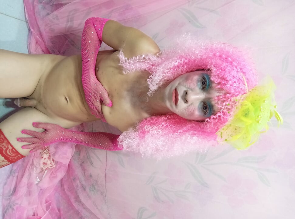 Oanh Le transgenre portant des vêtements sexy