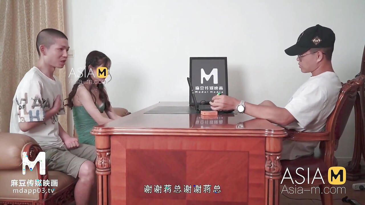ModelMedia Asia. Студентка радує свого вчителя