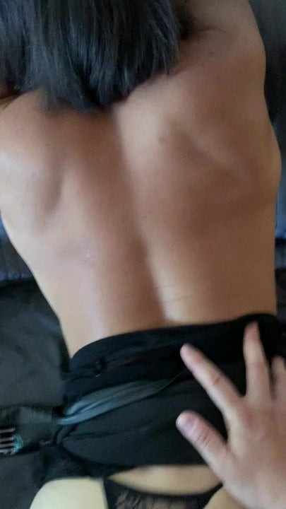 Mature bien faite qui encaisse bien