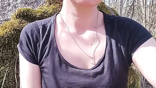 Kencing di luar ruangan