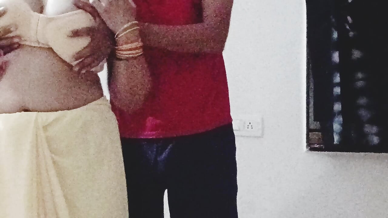 Riya Bhabhi was sweeping her master's house, the owner made sexual relations by talking sexy.