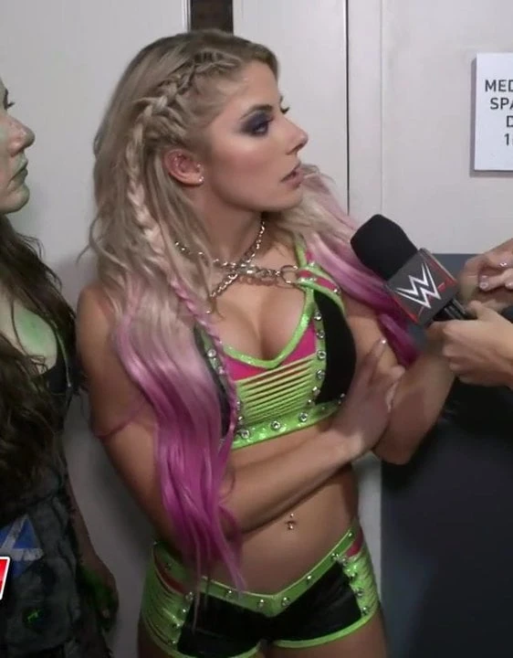 WWE - Alexa Bliss, Nikki Cross