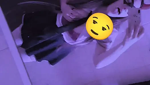 Nur eine süße freche studentin, macht einen striptease und zeigt ihre zunge bettelt um dich, steck deinen harten schwanz auf meinen mund