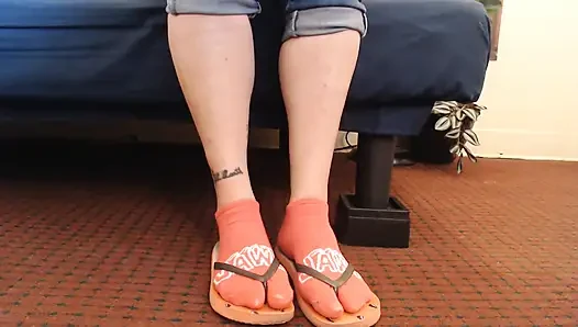 Kaus kaki merah flipflop merah semangka