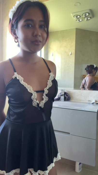 Lille Desi-pige Mia Z giver onanerinstruktioner, mens hun onanerer