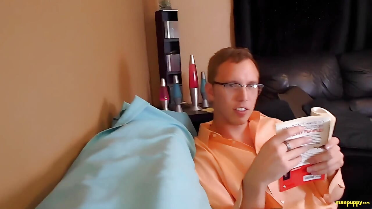 Divovski štreber pokušava te ignorirati