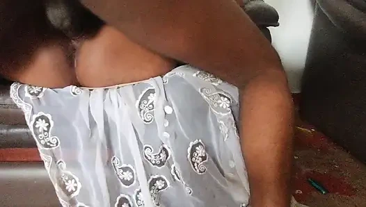 Stiefmutter hat einige bedürfnisse allein zu hause