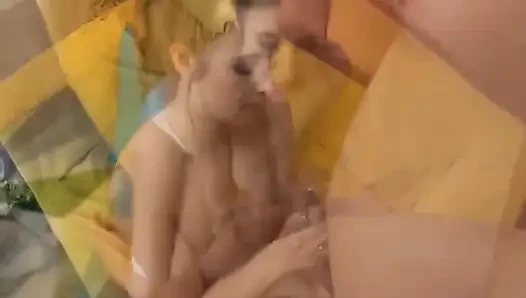 Kejutan crot di muka cewek imut topless