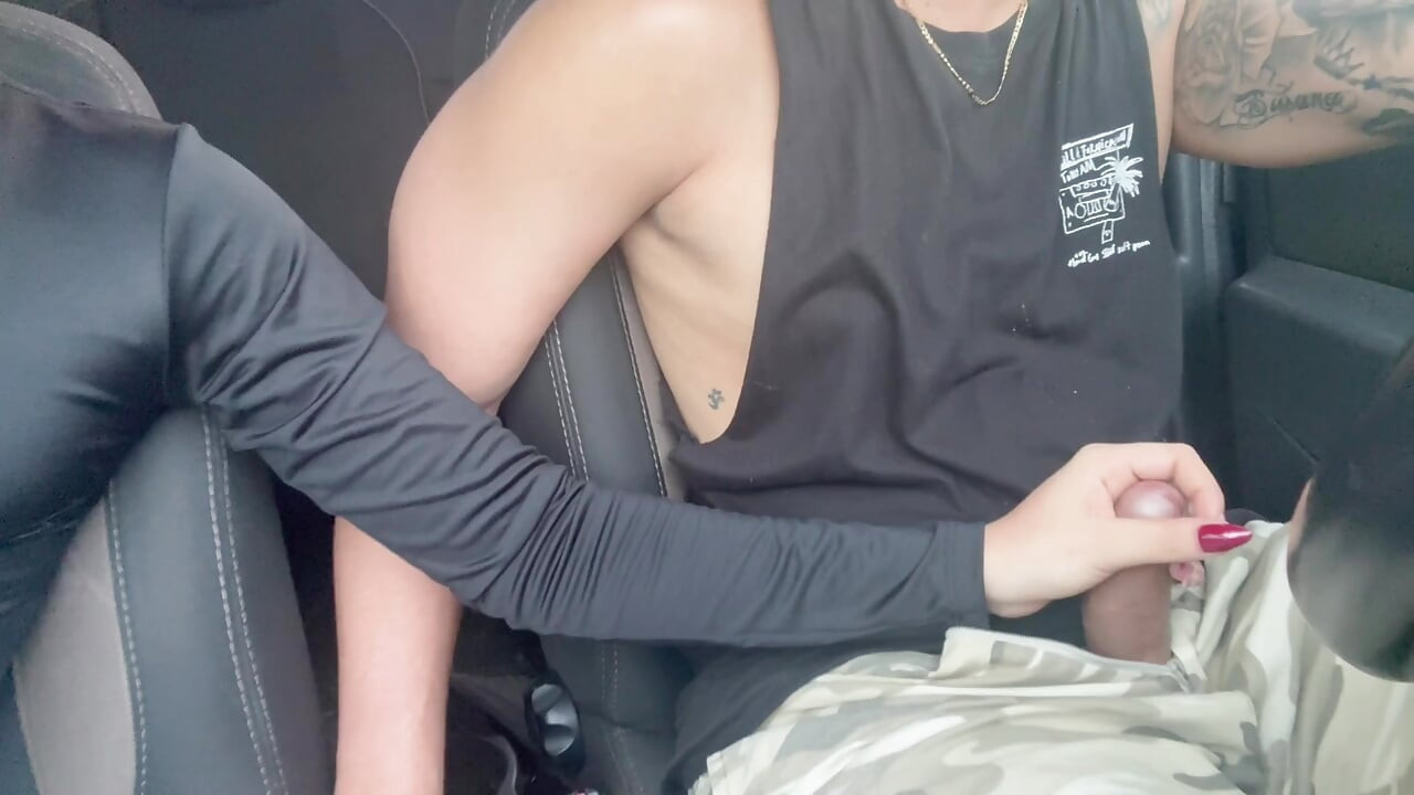 Student Gives Handjob in Car and Makes Him Cum