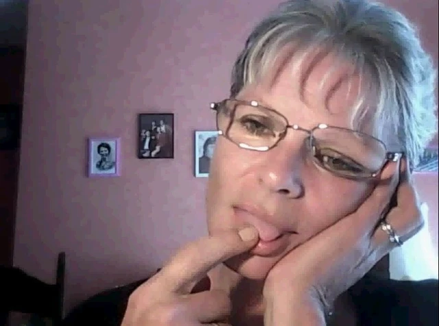 Marie french milf will give you love (1)