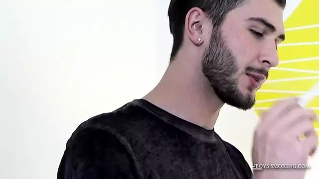 Bearded Justin Dean Chill And Wanks To Relax