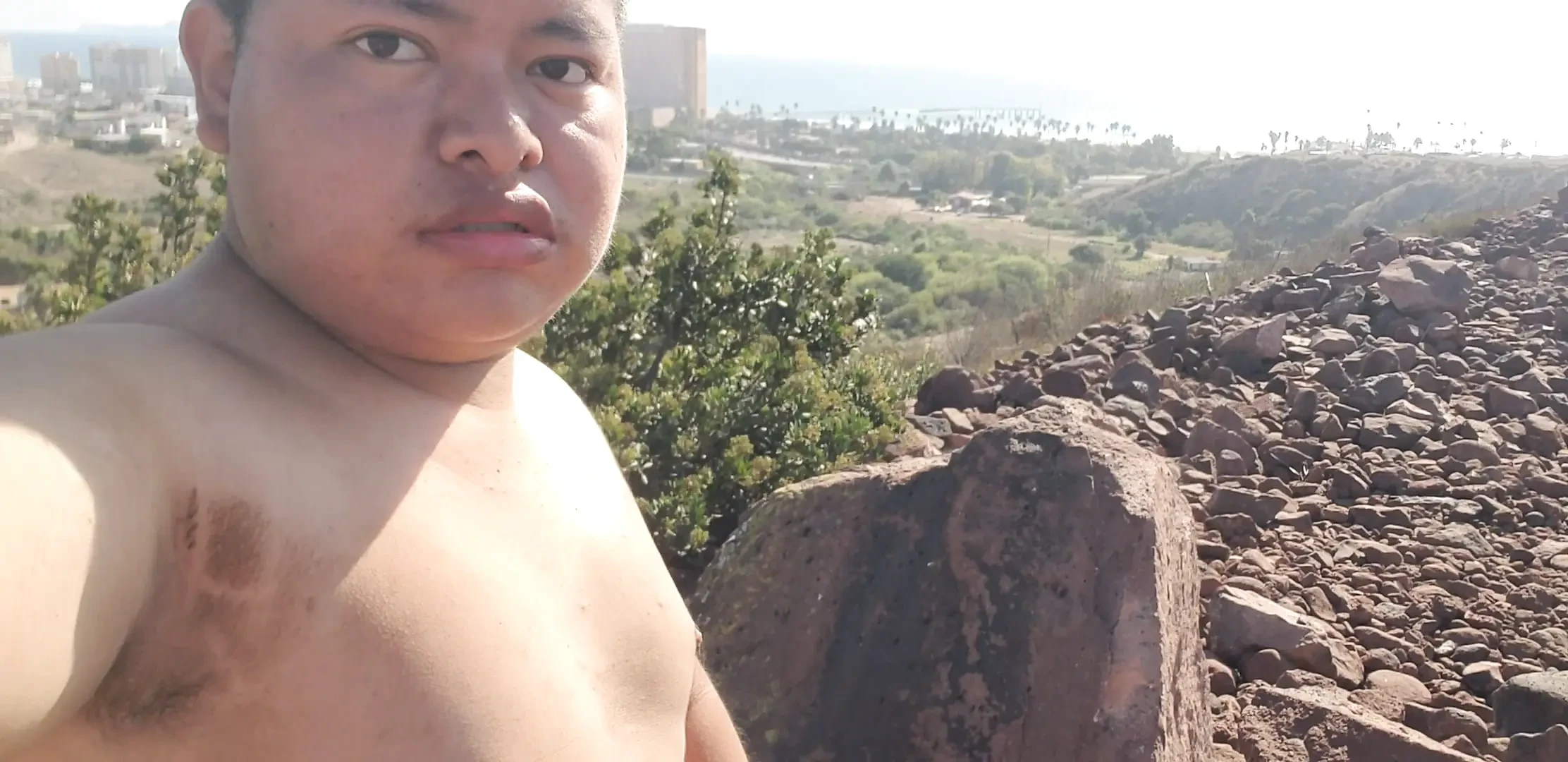 سحب القضيب في مكان فارغ