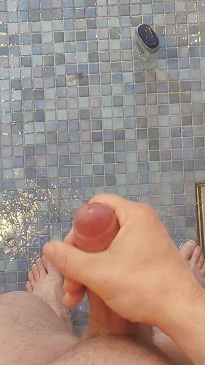 Hurtig cumshot i brusebadet