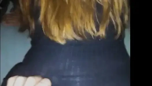 Aku lagi asik fingering memeknya pakai celana dalam thongnya dan kami ngentot gaya doggy sama pacarku