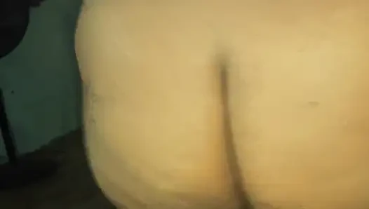 SHE LOVES TO GIVE HER ASS TO THE MIDDLE OF THE BIG DICK