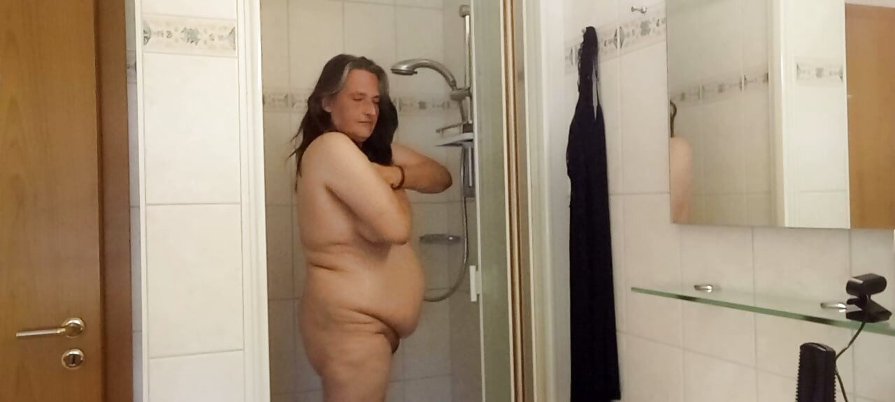Fat mature woman showers naturally – Part 1