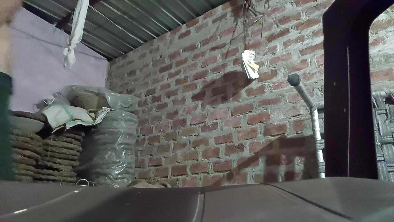 Charon taraf dekh Kar hi hai mere ko video banana pad raha hai