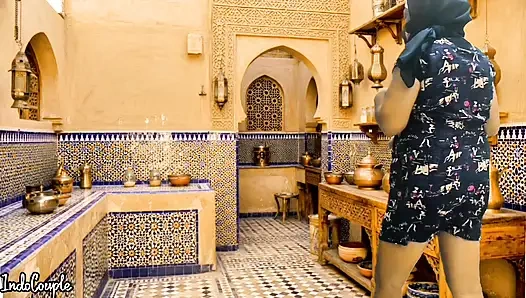 Suudi koca ve İranlı evli kadın mutfakta