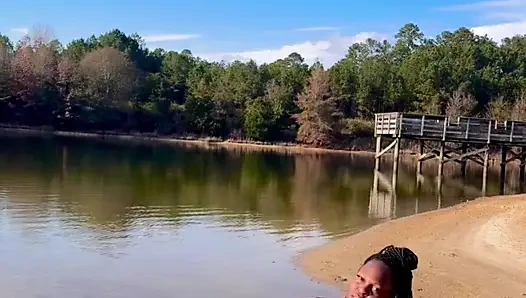 ZENCI GENÇ ERKEK AVCıSı MAYOYLA PLAJDA TWERK YAPıYOR