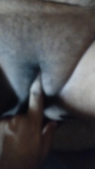 Making Auntie's pussy wet by fingering it. | Clip 1