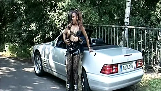 Brünette brasilianische MILF mit dickem arsch wird im amateur gefickt