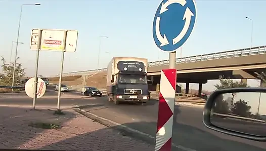 Sarışın olgun açık havada domaltılıyor