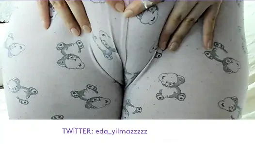 CAMELTOE- SWOLLEN PUSSY- PUSSY IN PAJAMAS