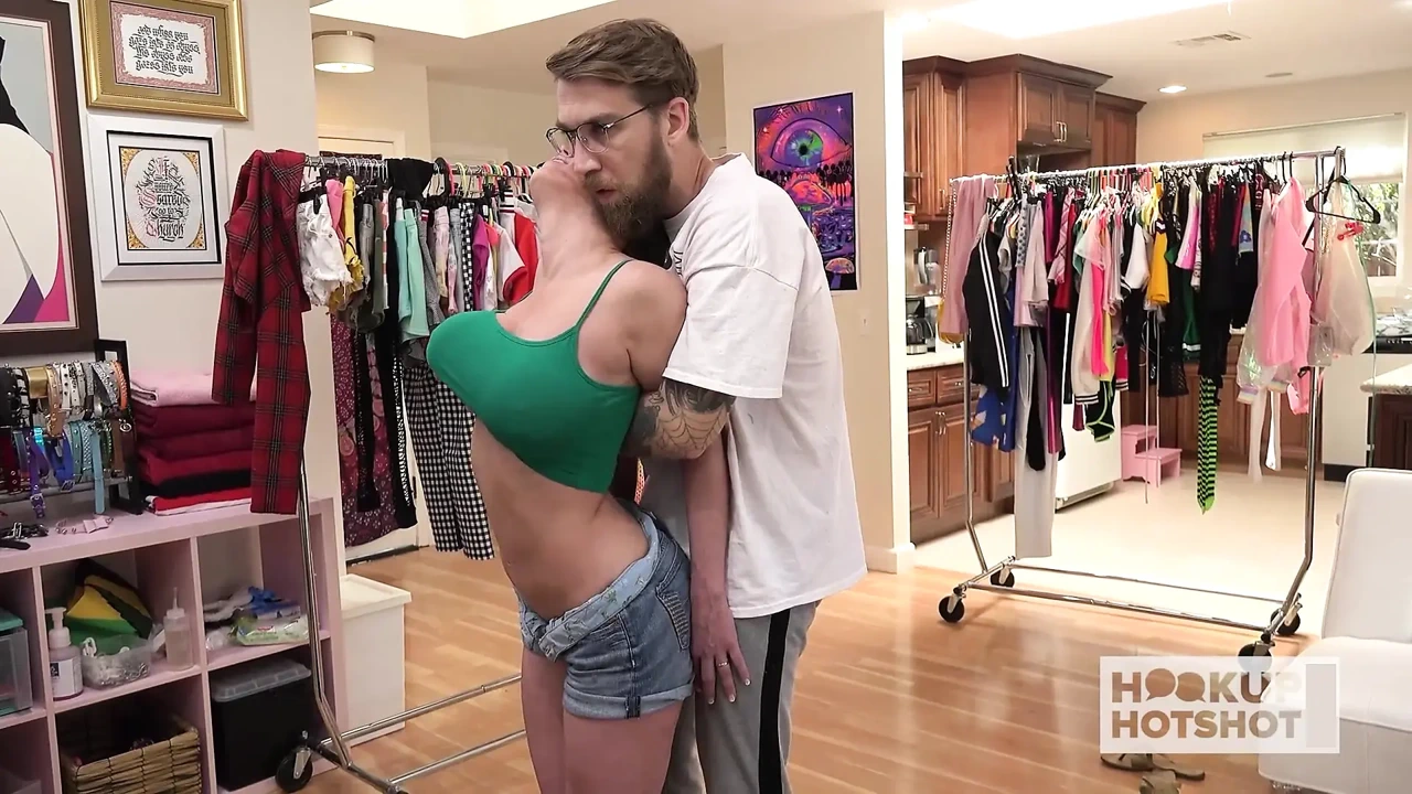 BTS - 金发女郎Dee Williams喜欢被Bryan Gozzling干！