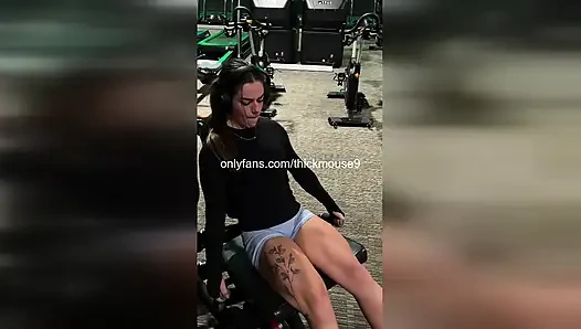 College-schlampe squirtet hart auf IG live, während sie muschi fingert