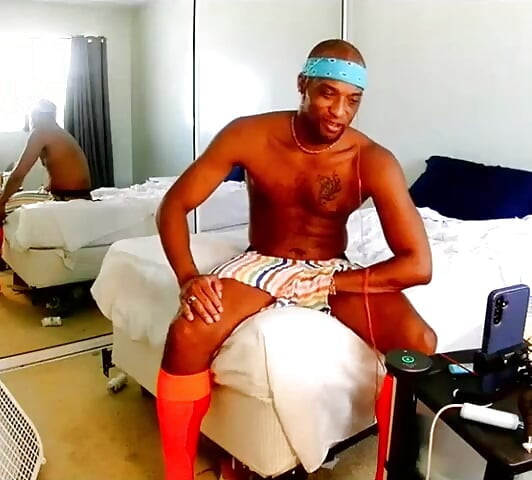 Kennie Jai Jerks and Shoots!
