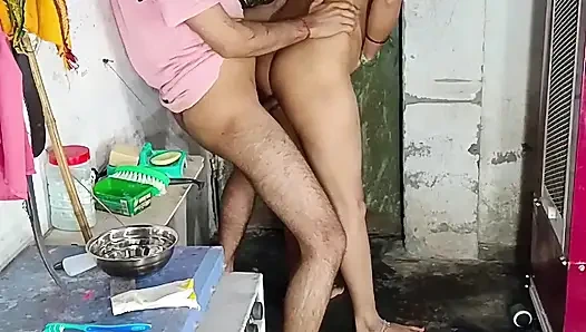 Cewek sange ini lagi asik nyepong kontol sambil nyepong kontol dan ngisap toketnya sambil duduk di kontolnya sambil berbaring lurus - audio bahasa india