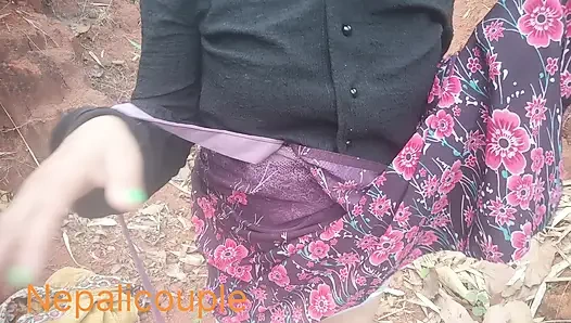 Bf le jangal ma chikna bolako jhadima chikaye