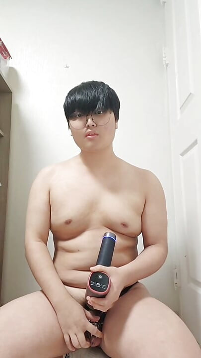 Chubby Korean faggot cumshot