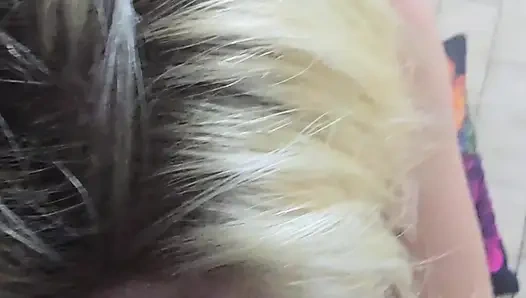 Увеличьте минет в баре