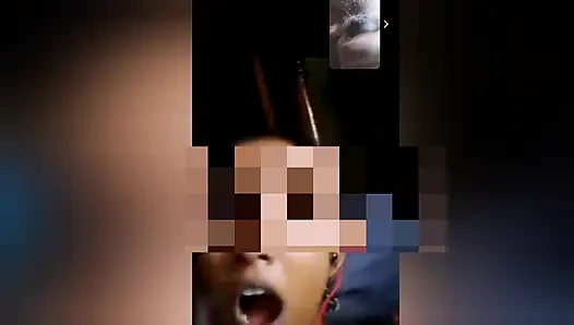 Hintli kadın görüntülü görüşme