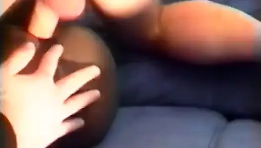 Очень шлюховатая черная девушка, которая берет незнакомца домой, чтобы трахнуть ее перед ее бойфрендом.