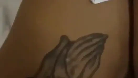 Babamla üvey kuzenimi sikiyorum evde yok