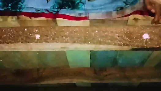Sister-in-law's bad fucking and spreading both her legs, put the whole penis and took out the piss from the pussy.