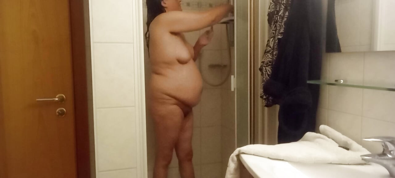 Hot shower, big curves and a lot of femininity...