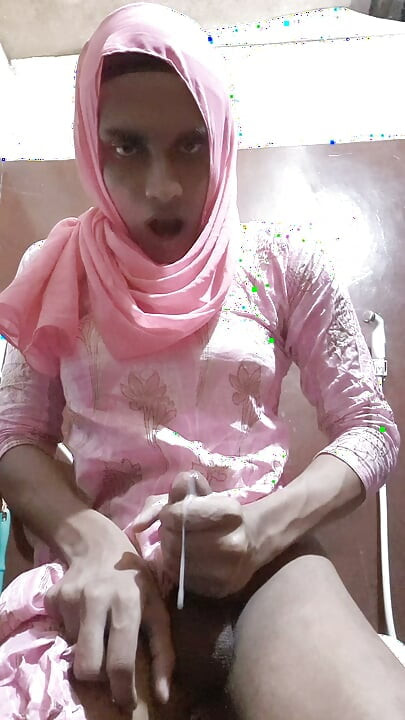 Desi hijabi sissy crossdresser girl masterbation