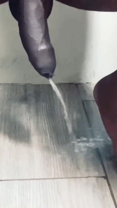 Sqauting Pissing Fan Request