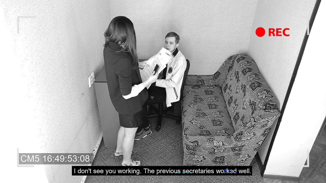 Šéf šuká vdanou sekretářku - natočeno na kameru