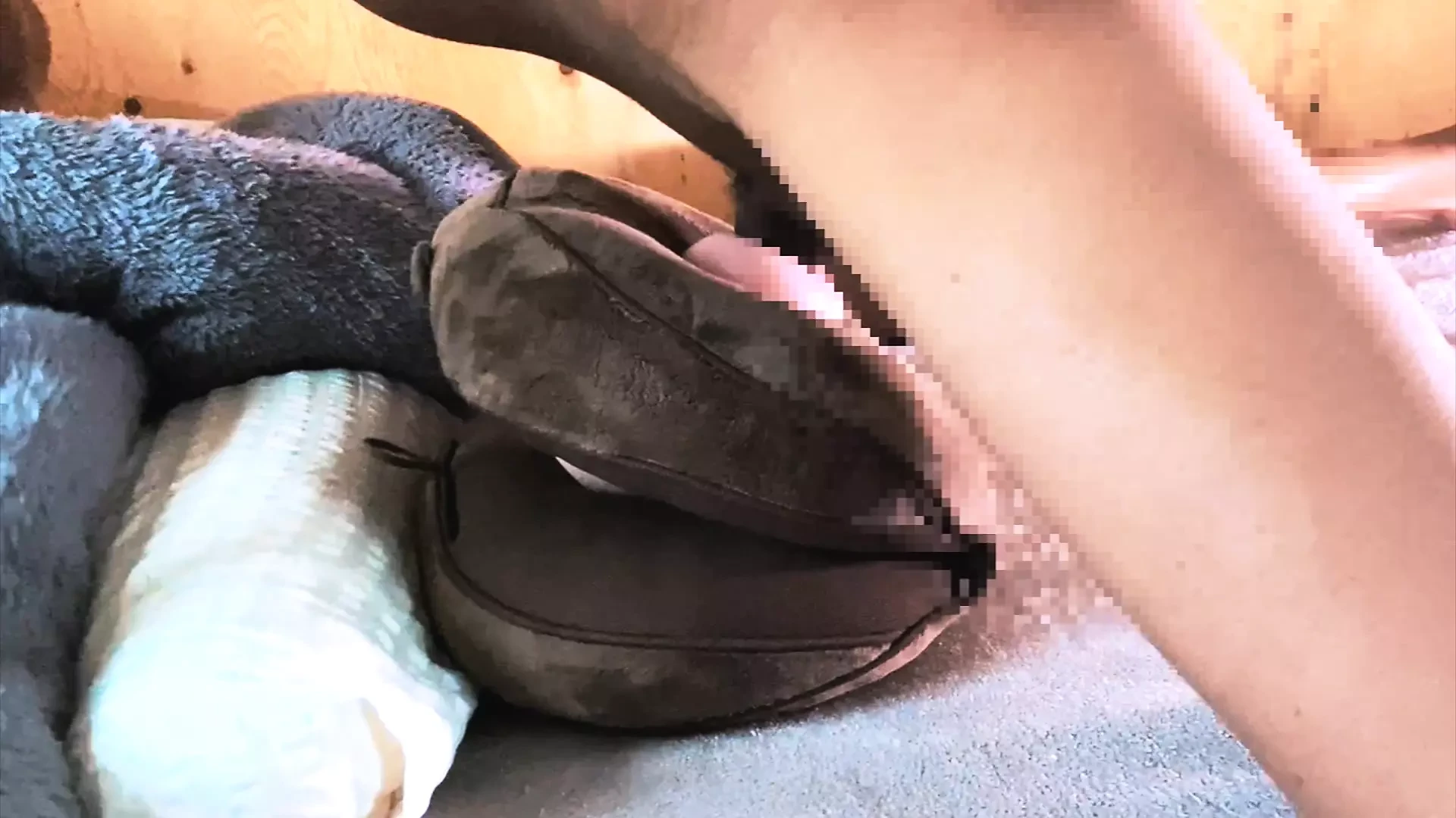 - Testemunha de que o meio-irmão ao lado é cativado por um masturbador