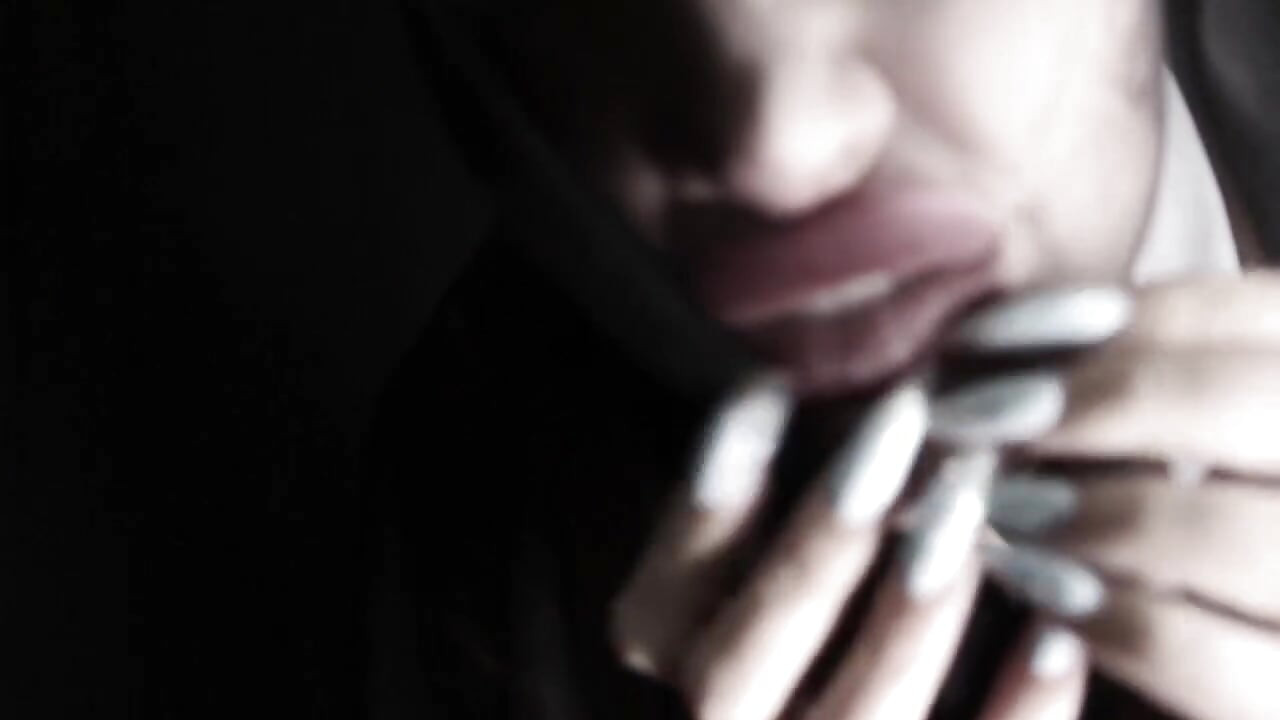 Diva del Tubo to ciemna zakonnica