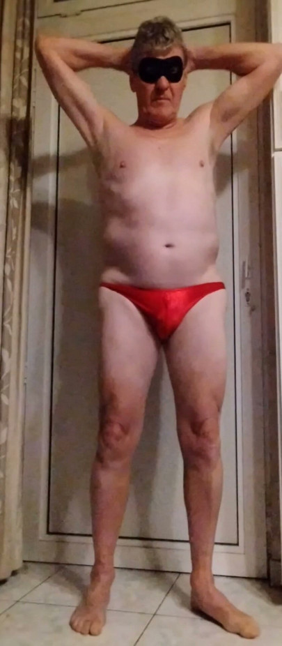 I show myself in lingerie.